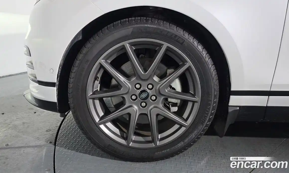 Land Rover Range-Rover Velar 2025 3.0 Автомат в Москве № 231103, фото 15