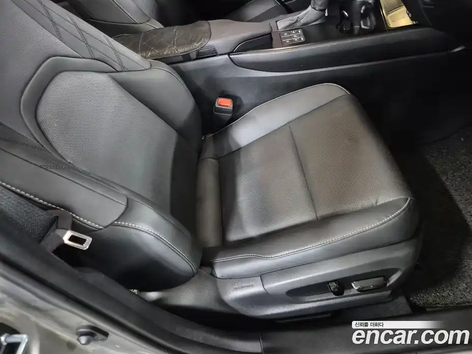 Lexus UX 2024 2.0 Автомат в Москве № 254345, фото 11