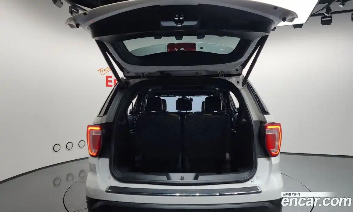 Ford Explorer 2018 2.3 Автомат в Москве № 255645, фото 17