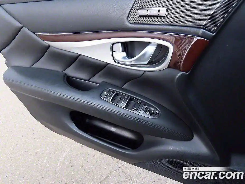 Infiniti Q70 2015 3.7 Автомат в Москве № 256205, фото 11