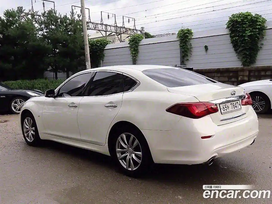 Infiniti Q70 2015 3.7 Автомат в Москве № 256205, фото 3