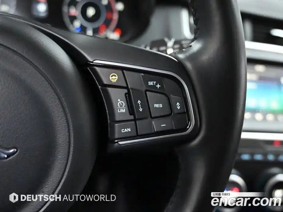 Jaguar E-Pace 2020 2.0 Автомат в Москве № 305169, фото 17