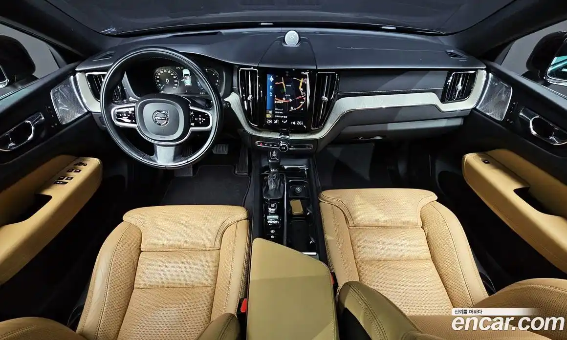 Volvo XC60 2018 2.0 Автомат в Москве № 344222, фото 4