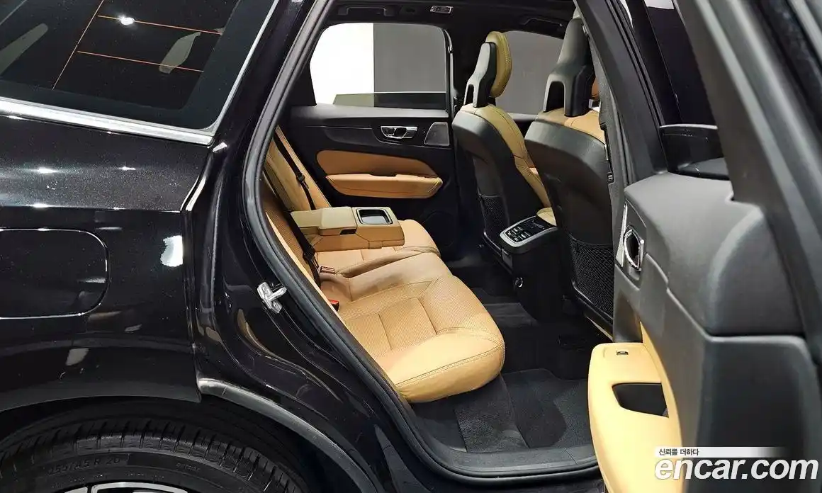 Volvo XC60 2018 2.0 Автомат в Москве № 344222, фото 10