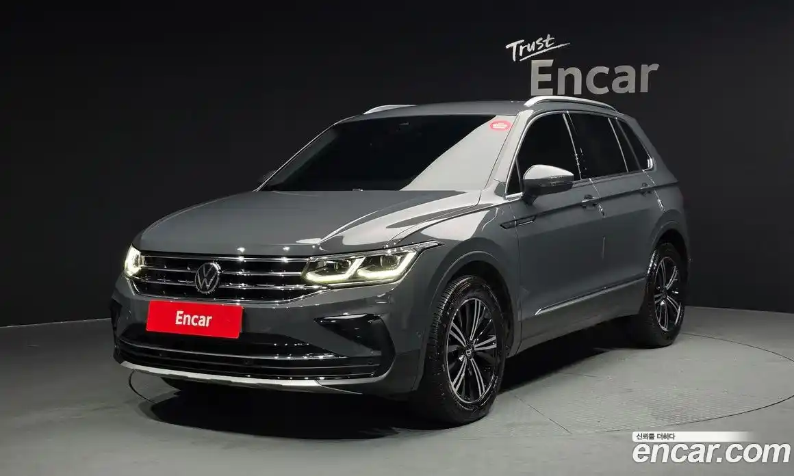 Volkswagen Tiguan 2022 2.0 Автомат в Москве № 399678, фото 1