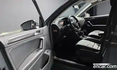 Volkswagen Tiguan 2022 2.0 Автомат в Москве № 399678, миниатюра 10