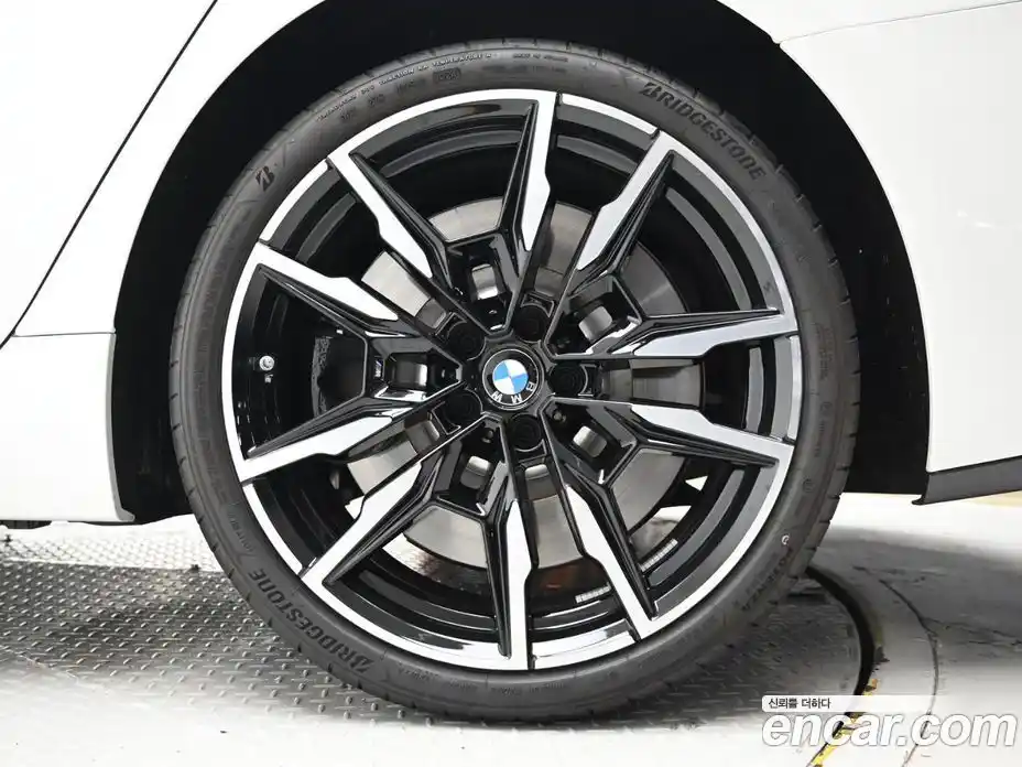 BMW 8-Series 2025 4.4 Автомат в Москве № 424486, фото 5