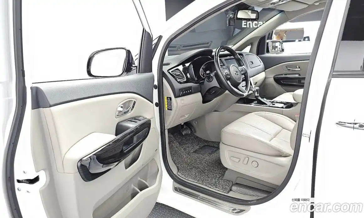 Kia Canival 2019 2.2 Автомат в Москве № 51658, фото 11