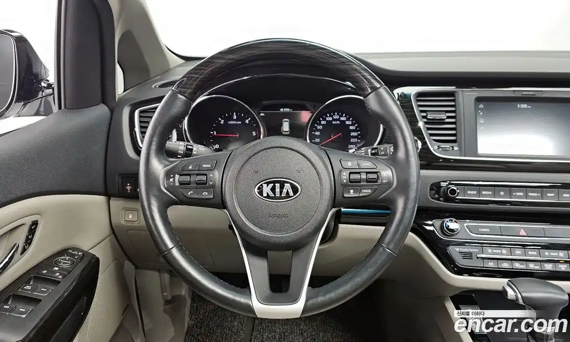 Kia Canival 2019 2.2 Автомат в Москве № 51658, фото 13