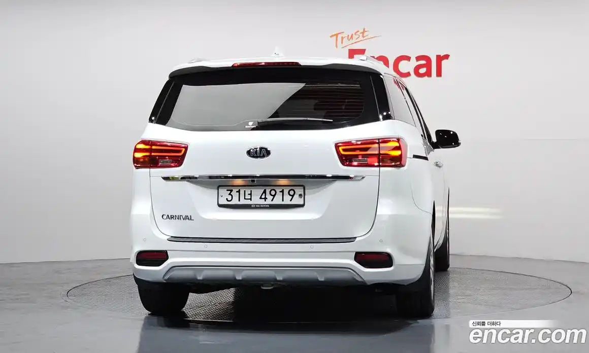Kia Canival 2019 2.2 Автомат в Москве № 51658, фото 4