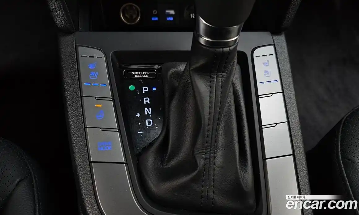 Hyundai Avante 2016 1.6 Автомат в Москве № 107615, фото 12