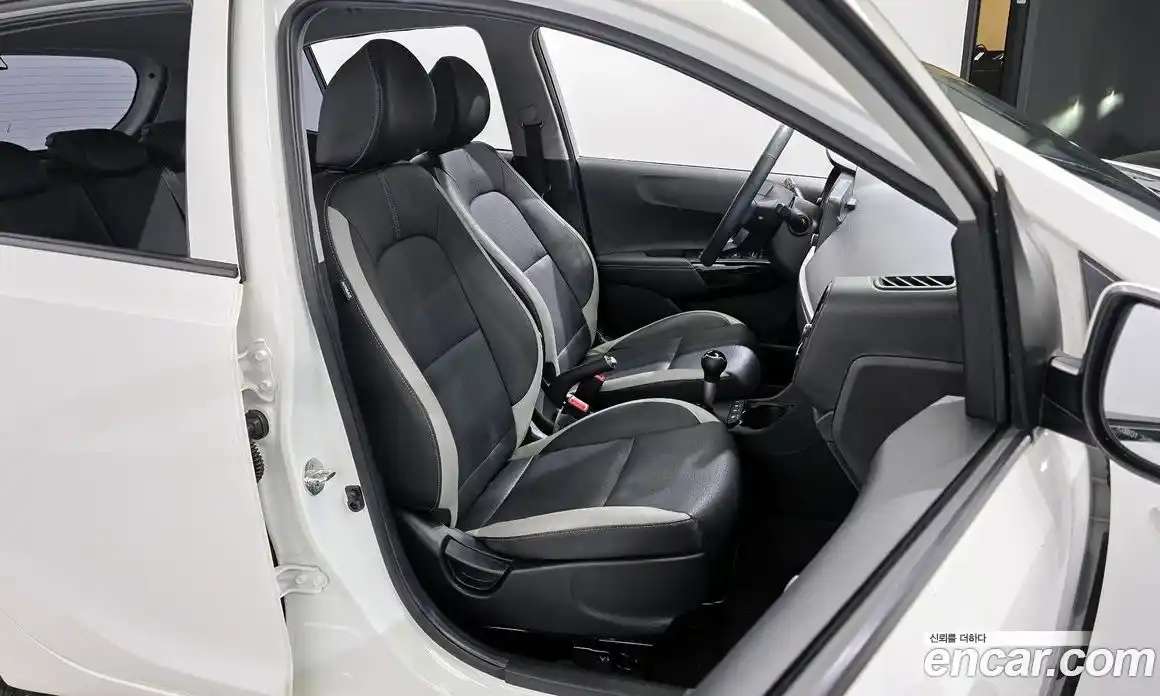 Kia Morning 2021 1.0 Автомат в Москве № 120930, фото 15