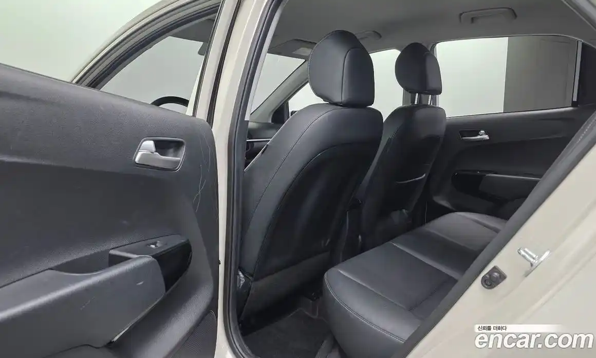 Kia Morning 2023 1.0 Автомат в Москве № 131735, фото 4