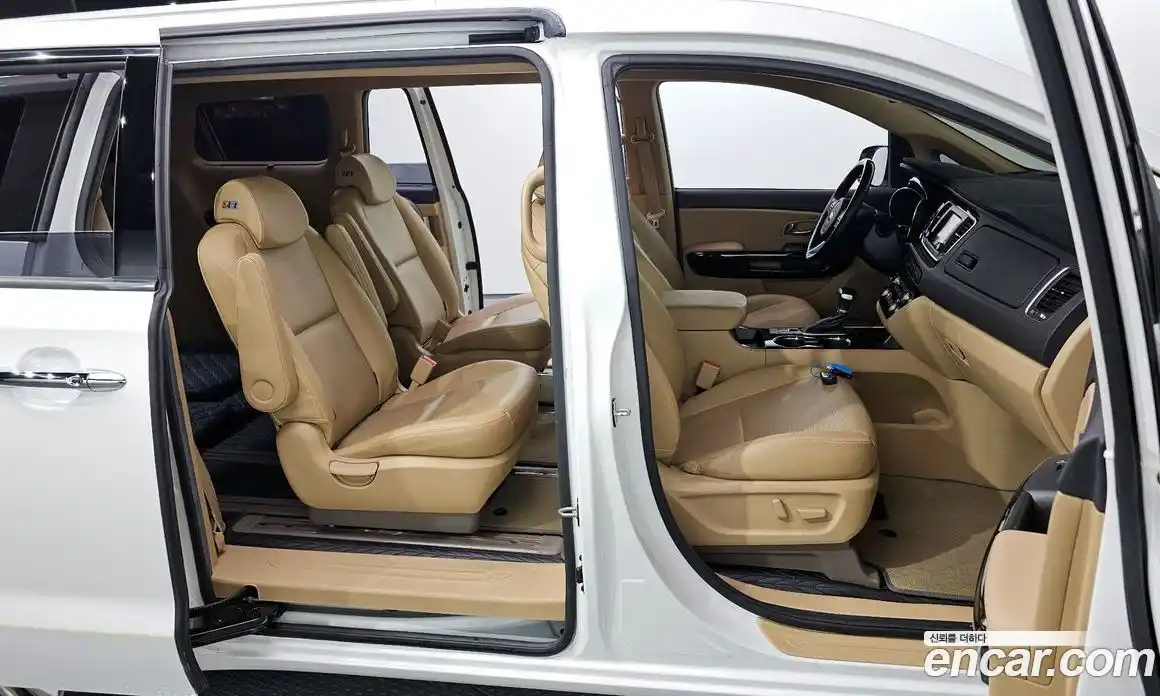 Kia Canival 2019 2.2 Автомат в Москве № 133323, фото 14