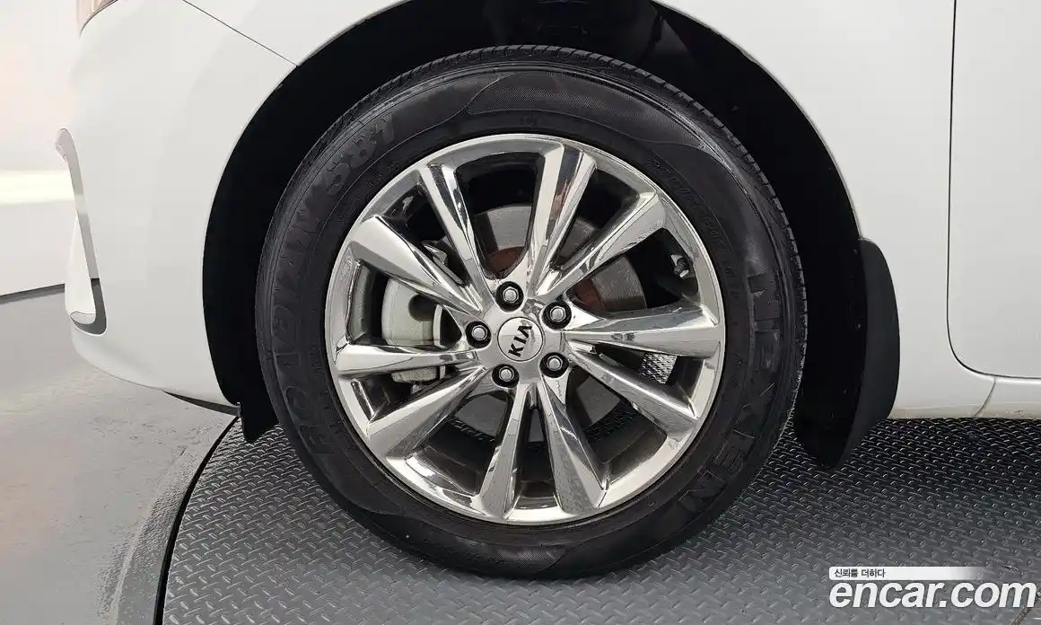 Kia Canival 2019 2.2 Автомат в Москве № 133323, фото 16