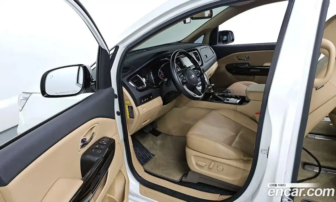Kia Canival 2019 2.2 Автомат в Москве № 133323, фото 19
