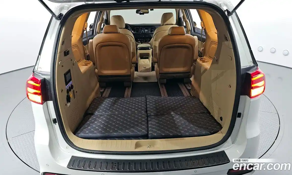 Kia Canival 2019 2.2 Автомат в Москве № 133323, фото 3