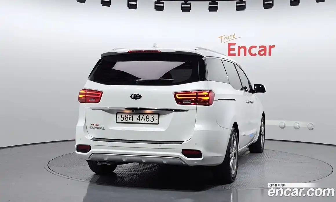 Kia Canival 2019 2.2 Автомат в Москве № 133323, фото 10