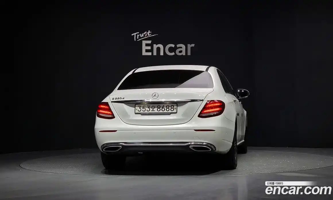 Mercedes-Benz E-Class 2020 1.9 Автомат в Москве № 140490, фото 17