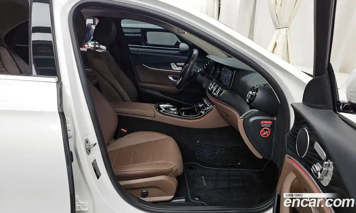 Mercedes-Benz E-Class 2020 1.9 Автомат в Москве № 140490, фото 18