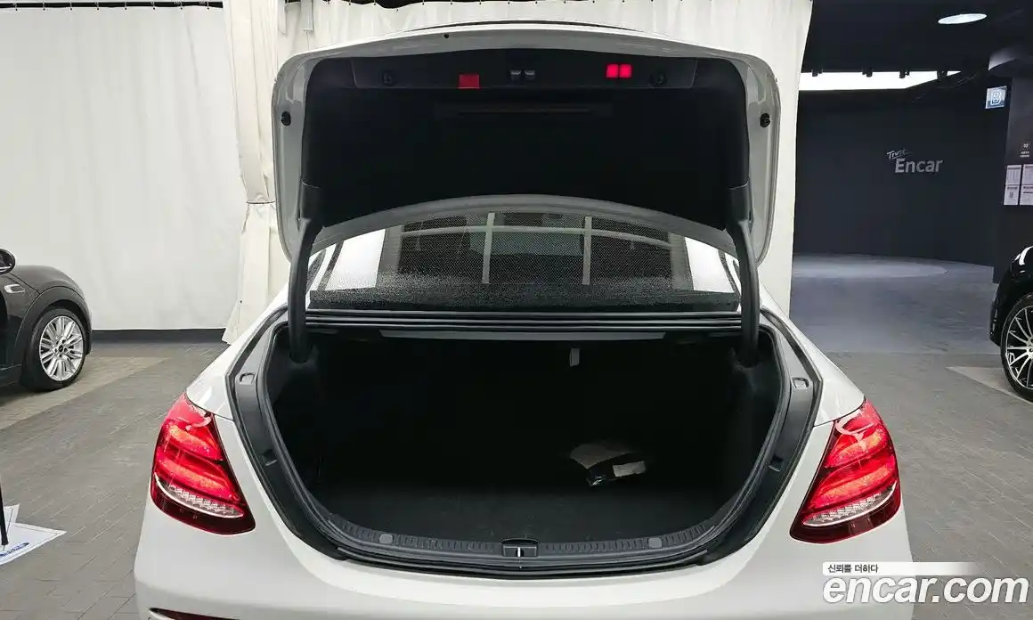 Mercedes-Benz E-Class 2020 1.9 Автомат в Москве № 140490, фото 20