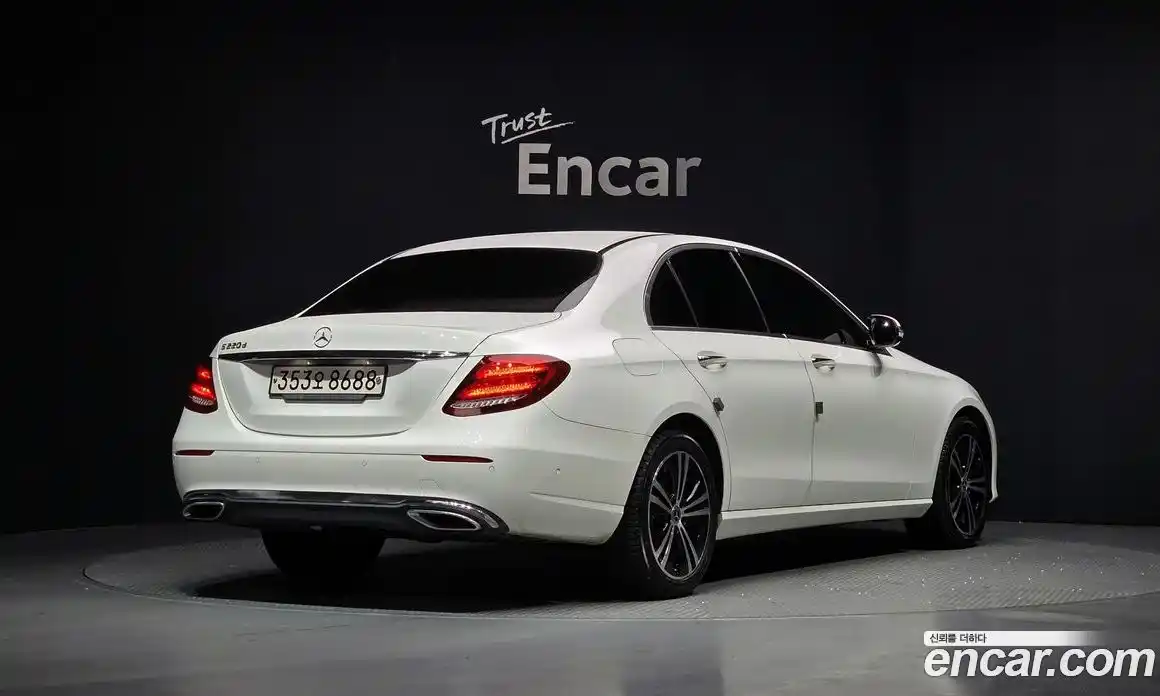 Mercedes-Benz E-Class 2020 1.9 Автомат в Москве № 140490, фото 3