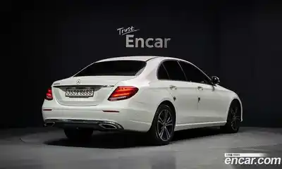 Mercedes-Benz E-Class 2020 1.9 Автомат в Москве № 140490, миниатюра 3