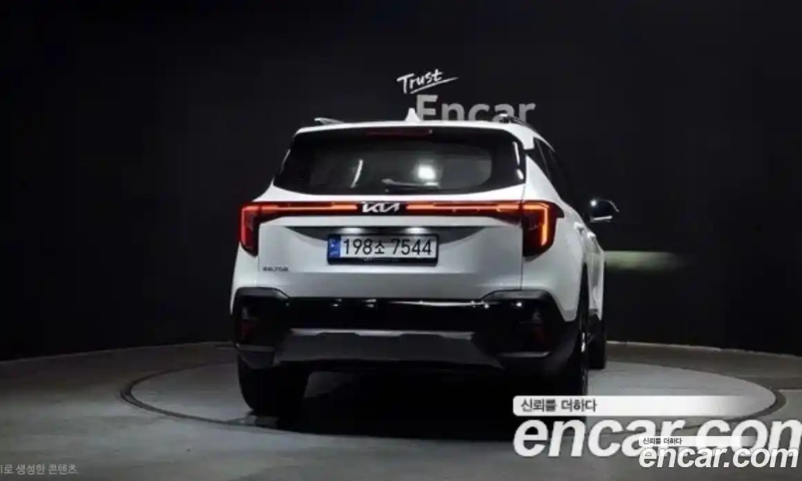 Kia Seltos 2023 2.0 Автомат в Москве № 14280, фото 4