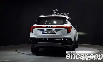 Kia Seltos 2023 2.0 Автомат в Москве № 14280, миниатюра 4