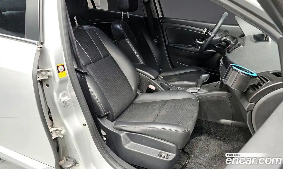 Renault SM3 2015 1.6 Автомат в Москве № 149972, фото 19