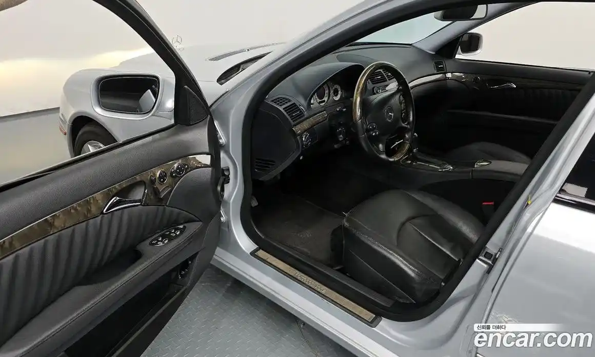 Mercedes-Benz E-Class 2009 3.5 Автомат в Москве № 157817, фото 14