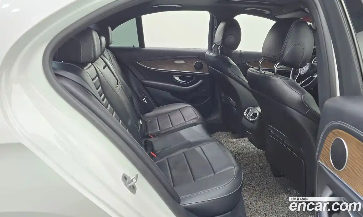 Mercedes-Benz E-Class 2021 2.0 Автомат в Москве № 158263, фото 3