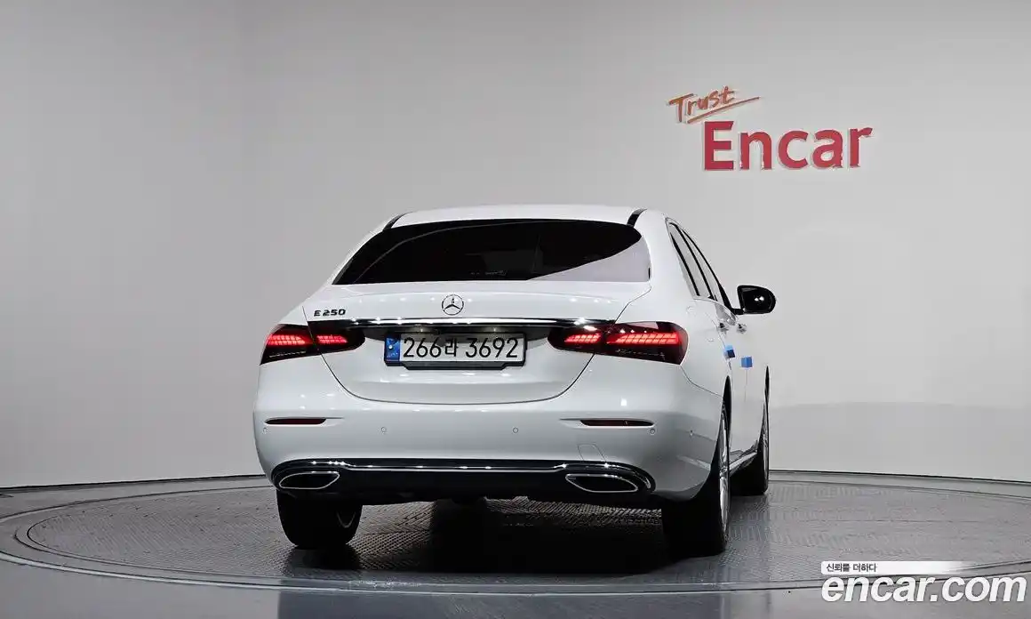 Mercedes-Benz E-Class 2022 2.0 Автомат в Москве № 160341, фото 8