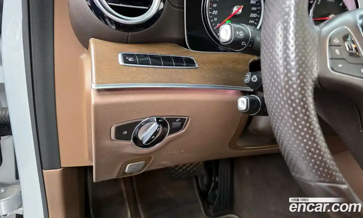 Mercedes-Benz E-Class 2017 1.9 Автомат в Москве № 161004, фото 19