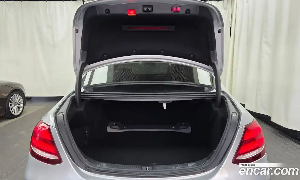 Mercedes-Benz E-Class 2017 1.9 Автомат в Москве № 161004, фото 8