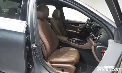 Mercedes-Benz E-Class 2021 3.0 Автомат в Москве № 161771, миниатюра 2