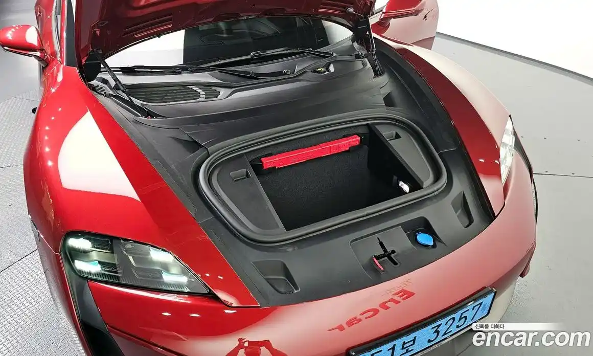 Porsche Taycan 2025 0.1 Автомат в Москве № 164887, фото 6