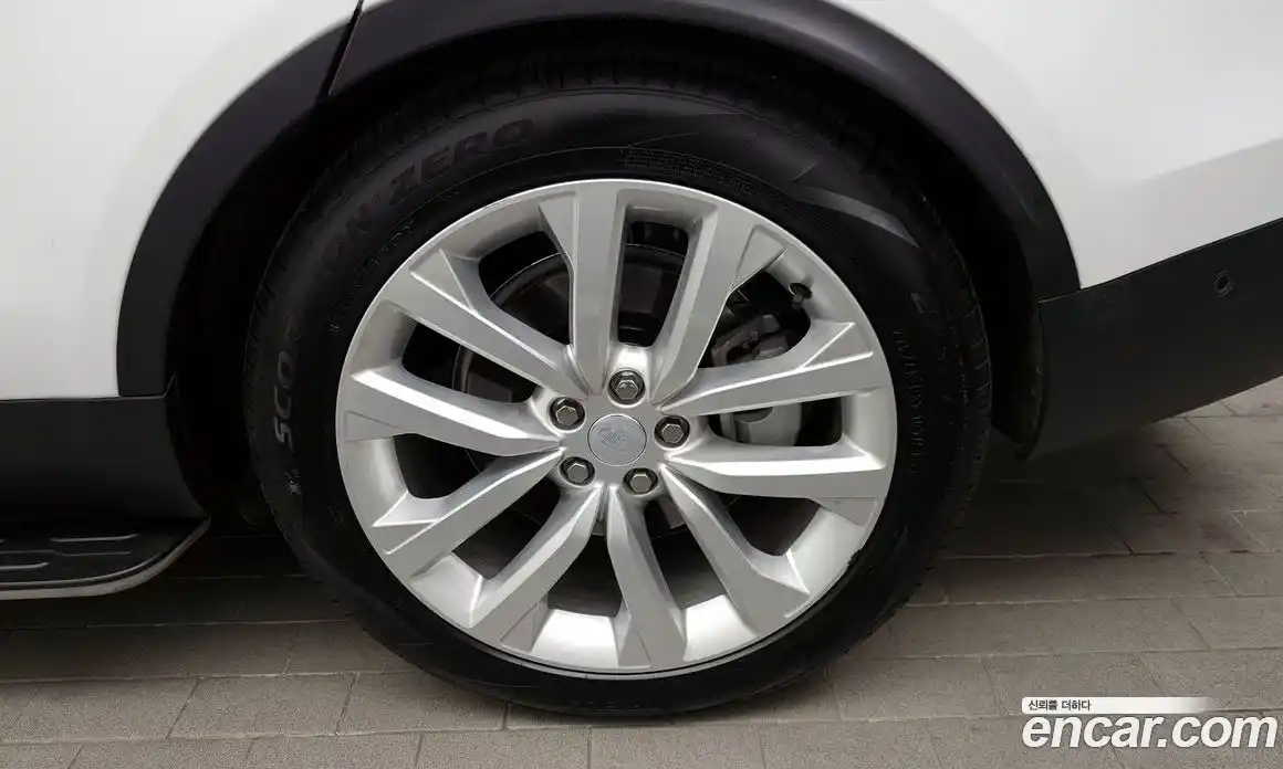 Land Rover Discovery 2023 2.0 Автомат в Москве № 166119, фото 17