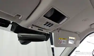 Land Rover Discovery 2023 2.0 Автомат в Москве № 166119, миниатюра 9