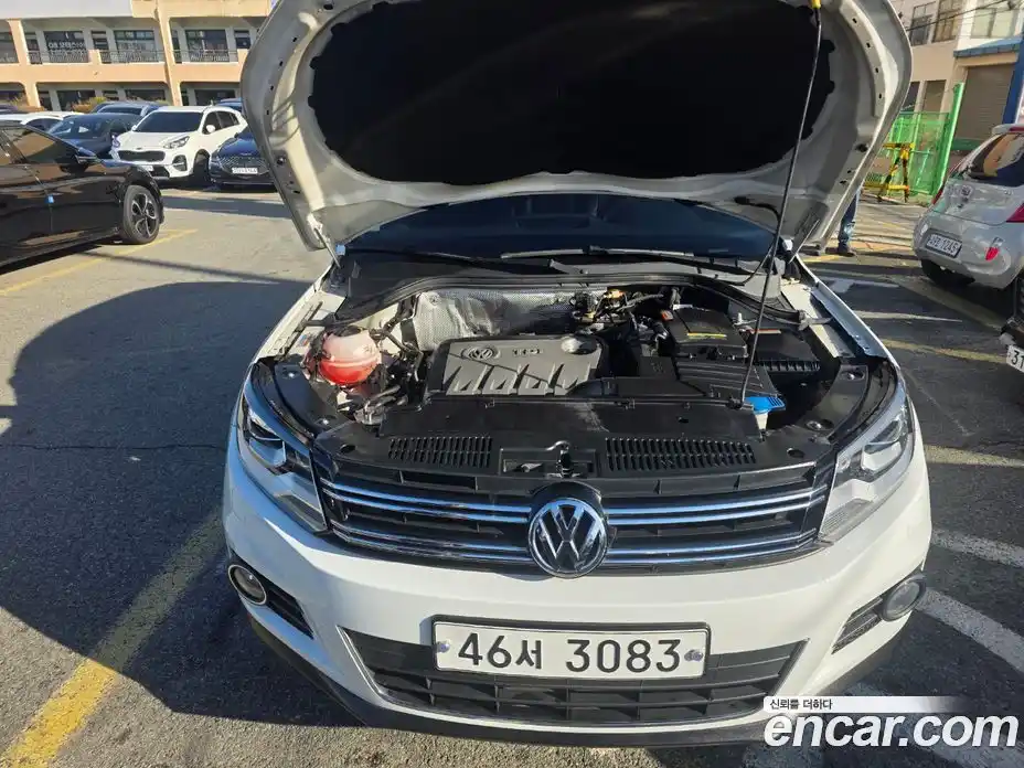 Volkswagen Tiguan 2015 2.0 Автомат в Москве № 169262, фото 6