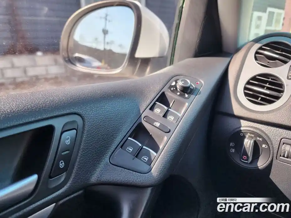 Volkswagen Tiguan 2016 2.0 Автомат в Москве № 169305, фото 8