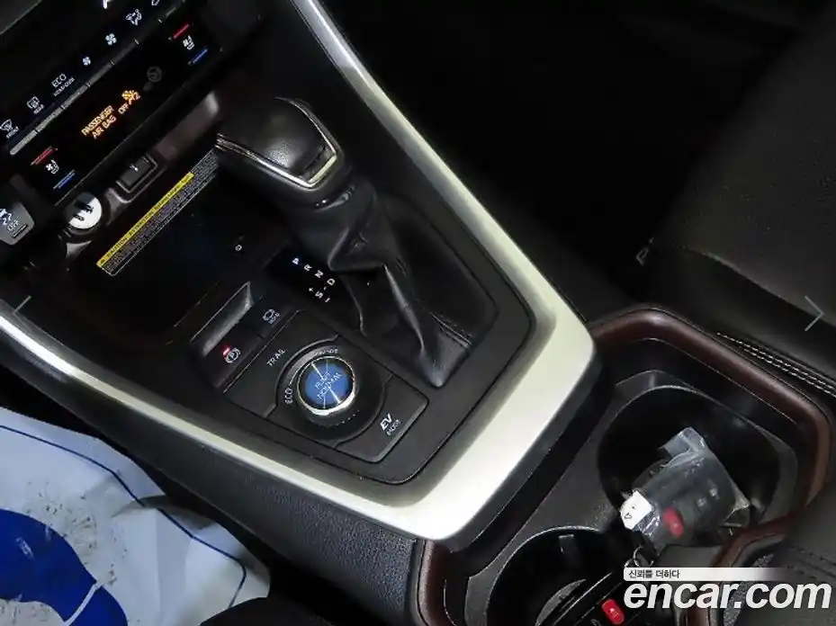 Toyota RAV4 2021 2.5 Автомат в Москве № 170364, фото 12