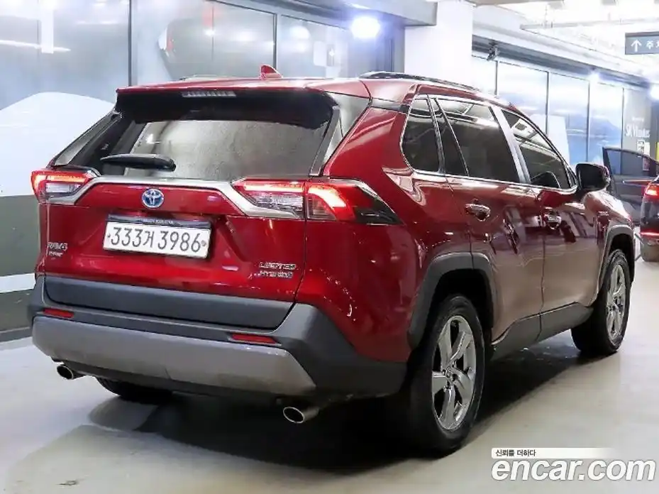 Toyota RAV4 2021 2.5 Автомат в Москве № 170364, фото 4