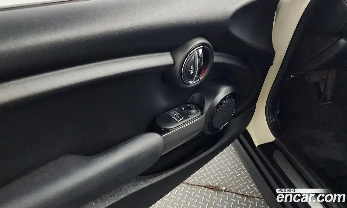 Mini Cooper 2016 1.5 Автомат в Москве № 175337, фото 13