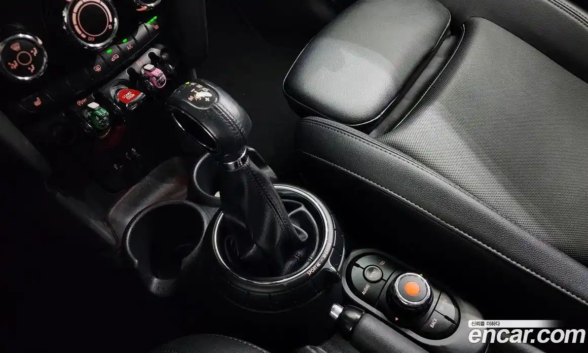 Mini Cooper 2016 1.5 Автомат в Москве № 175337, фото 15