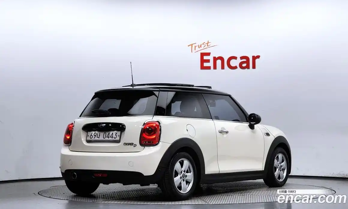 Mini Cooper 2016 1.5 Автомат в Москве № 175337, фото 17