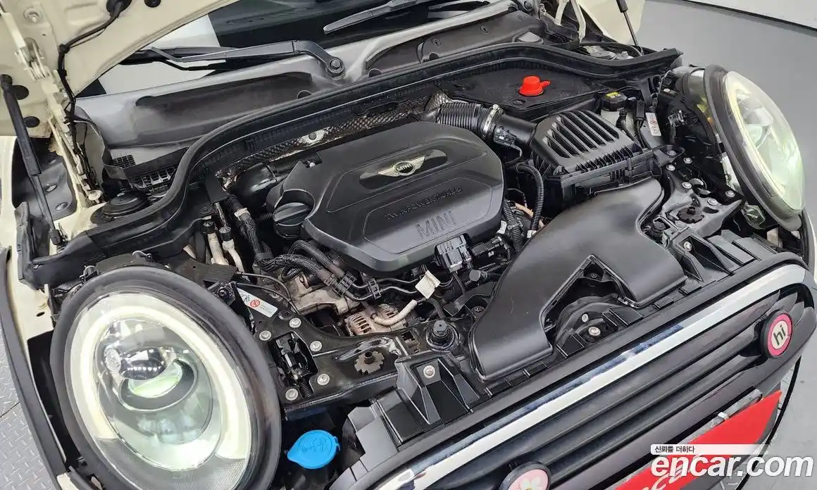 Mini Cooper 2016 1.5 Автомат в Москве № 175337, фото 9