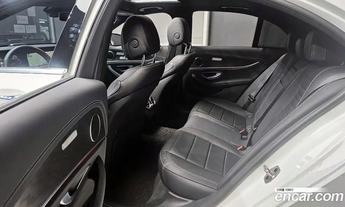 Mercedes-Benz E-Class 2023 2.0 Автомат в Москве № 177618, фото 18