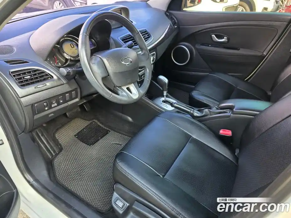 Renault SM3 2015 1.6 Автомат в Москве № 186502, фото 11