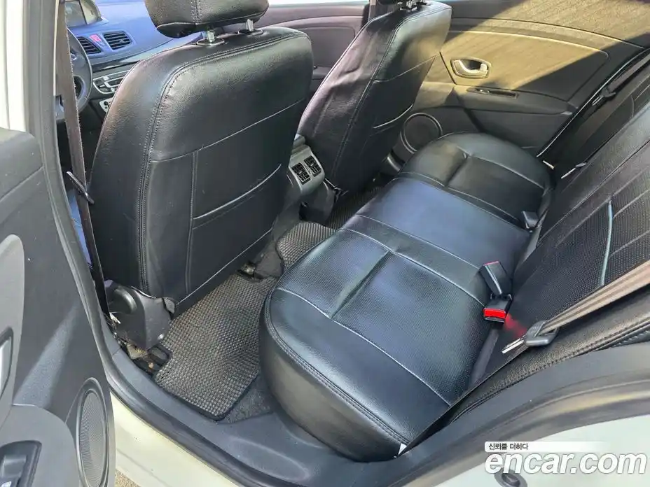 Renault SM3 2015 1.6 Автомат в Москве № 186502, фото 12